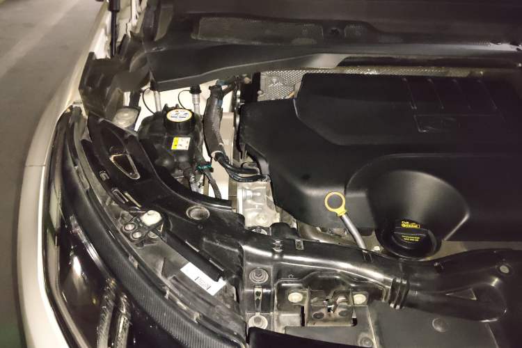 Used Land Rover Discovery Sport 2020 249 PS R-Dynamic Performance Edition Engine Bay Right