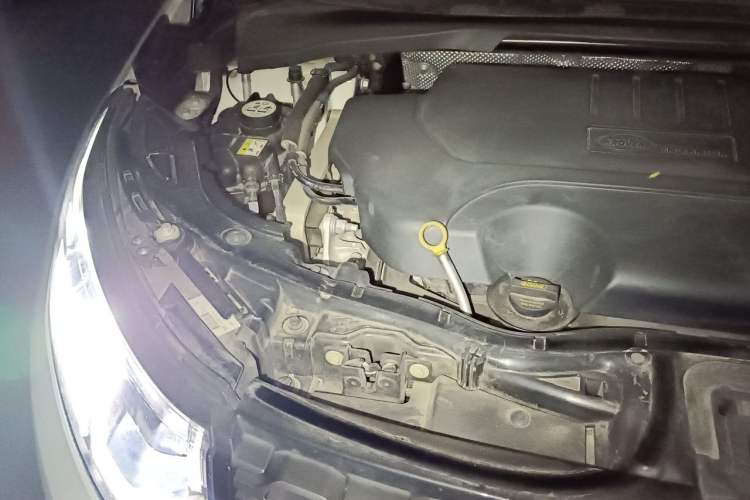 Used Land Rover Discovery Sport 2020 249 PS R-Dynamic Performance Edition Engine Bay Right