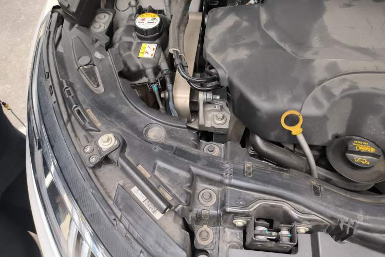 Used Land Rover Discovery Sport 2020 249 PS R-Dynamic Performance Edition Engine Bay Right