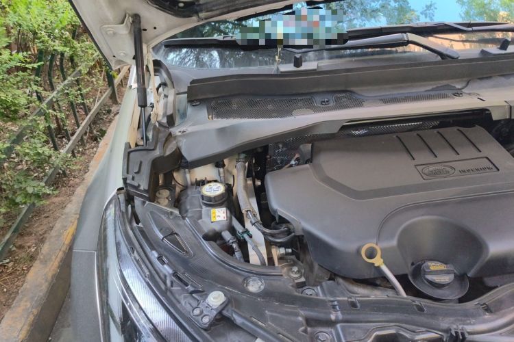 Used Land Rover Discovery Sport 2020 249 PS R-Dynamic Performance Edition Engine Bay Right