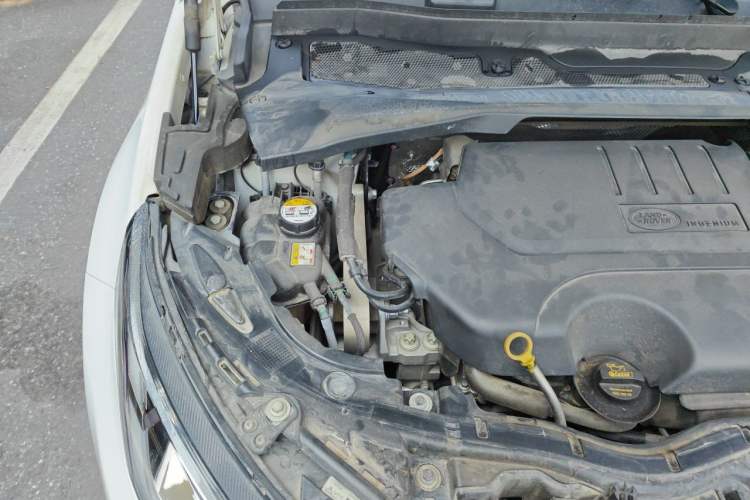 Used Land Rover Discovery Sport 2020 249 PS R-Dynamic Performance Edition Engine Bay Right