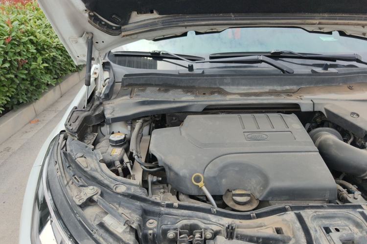 Used Land Rover Discovery Sport 2020 249 PS R-Dynamic Performance Edition Engine Bay Right