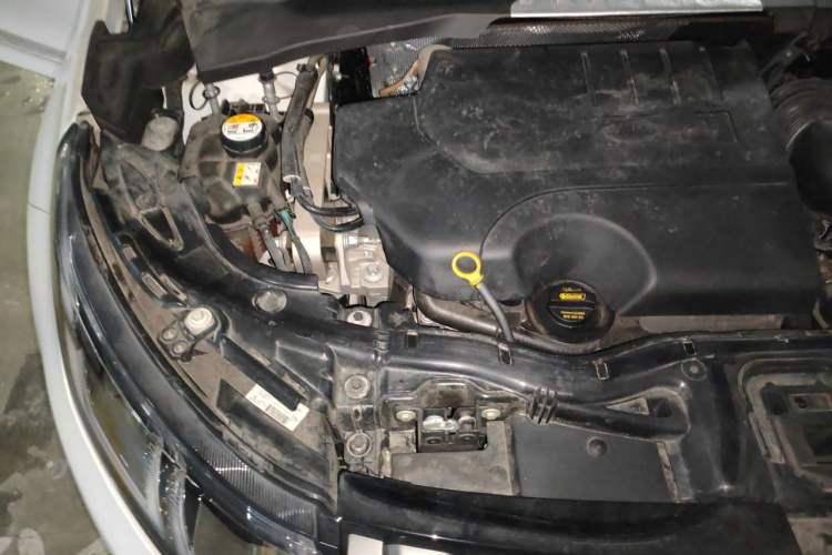 Used Land Rover Discovery Sport 2020 249 PS R-Dynamic Performance Edition Engine Bay Right