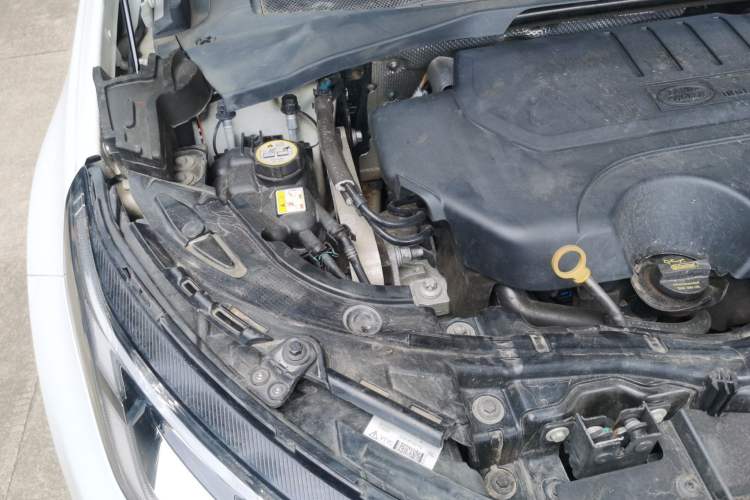Used Land Rover Discovery Sport 2020 249 PS R-Dynamic Performance Edition Engine Bay Right