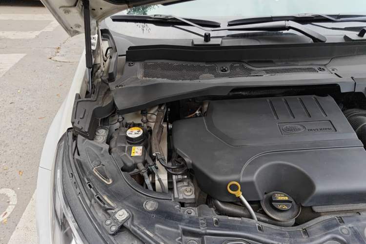 Used Land Rover Discovery Sport 2020 249 PS R-Dynamic Performance Edition Engine Bay Right