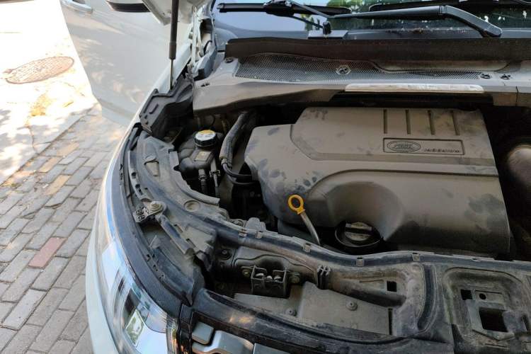 Used Land Rover Discovery Sport 2020 249 PS R-Dynamic Performance Edition Engine Bay Right