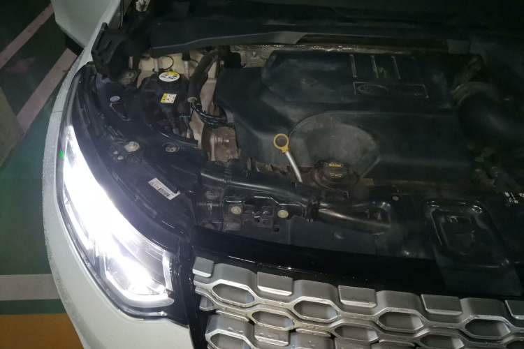 Used Land Rover Discovery Sport 2020 200 PS Family Edition Engine Bay Right