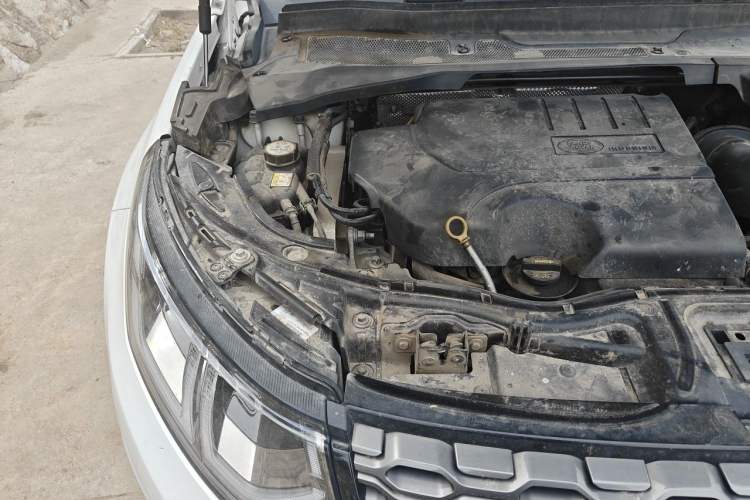 Used Land Rover Discovery Sport 2020 249 PS R-Dynamic Performance Edition Engine Bay Right