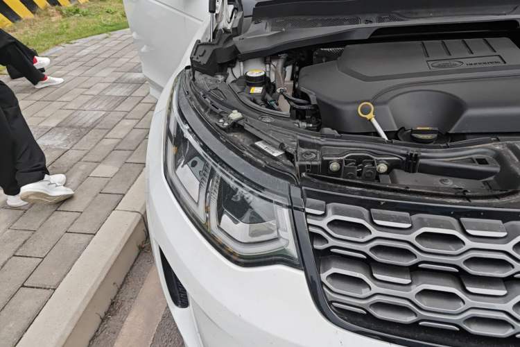 Used Land Rover Discovery Sport 2020 249 PS R-Dynamic Performance Edition Engine Bay Right