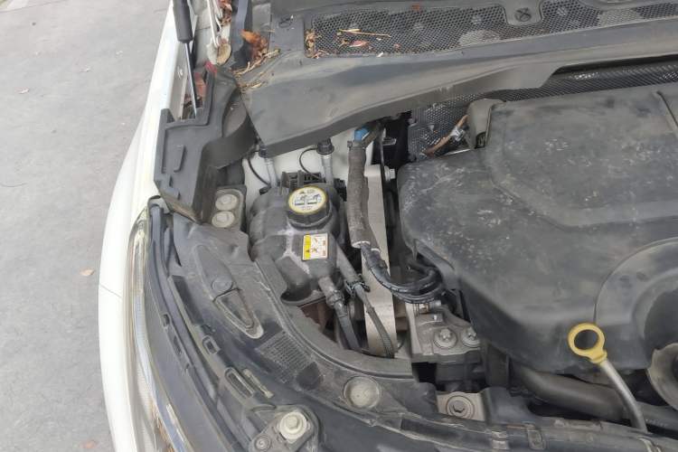 Used Land Rover Discovery Sport 2020 249 PS R-Dynamic Performance Edition Engine Bay Right