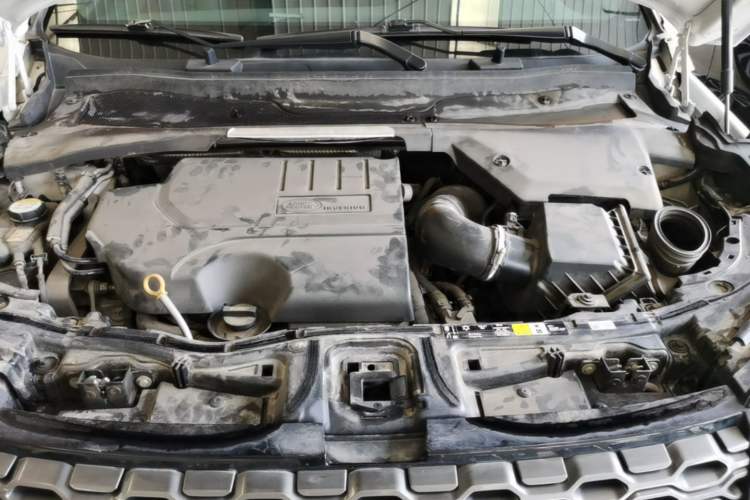 Used Land Rover Discovery Sport 2020 249 PS R-Dynamic Performance Edition Engine Bay
