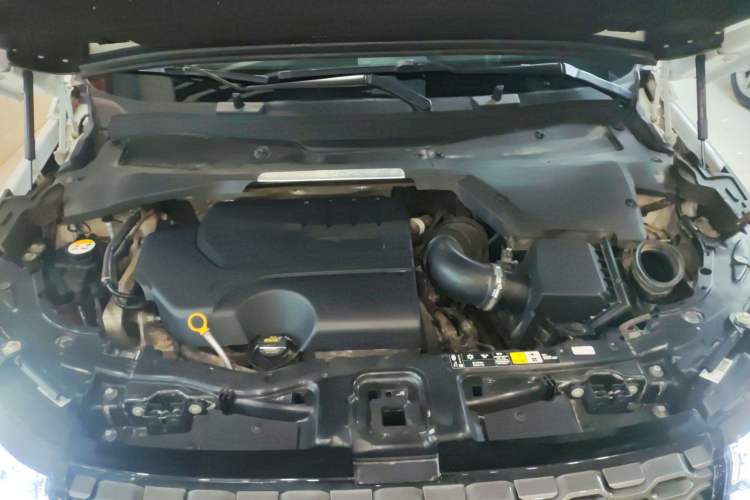 Used Land Rover Discovery Sport 2020 249 PS R-Dynamic Performance Edition Engine Bay