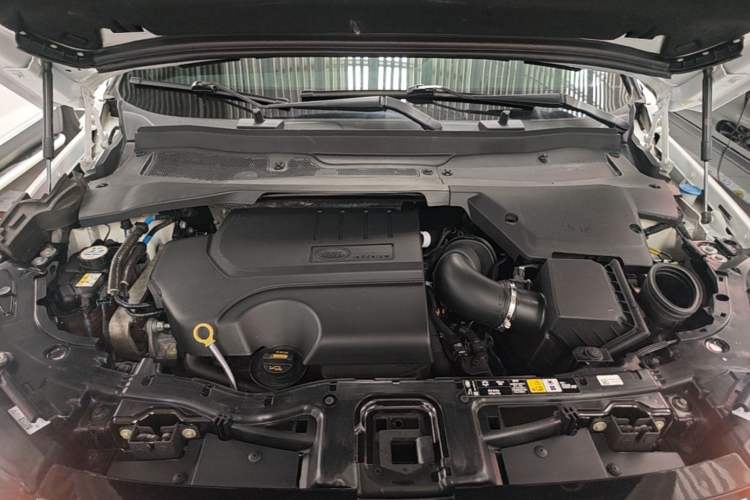 Used Land Rover Discovery Sport 2020 249 PS R-Dynamic Performance Edition Engine Bay
