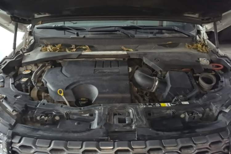 Used Land Rover Discovery Sport 2020 249 PS R-Dynamic Performance Edition Engine Bay