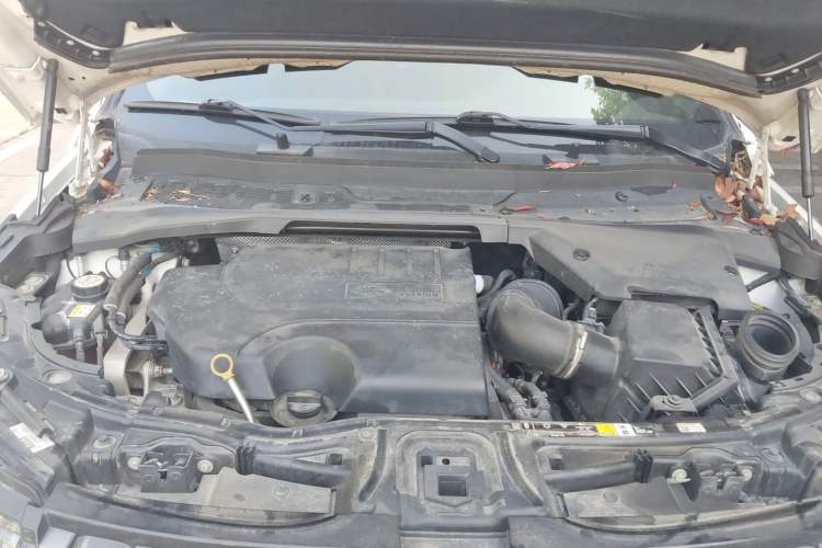 Used Land Rover Discovery Sport 2020 249 PS R-Dynamic Performance Edition Engine Bay