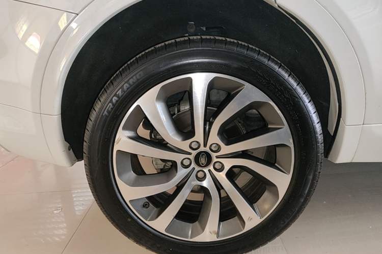Used Land Rover Discovery Sport 2020 249 PS R-Dynamic Performance Edition Exterior 2