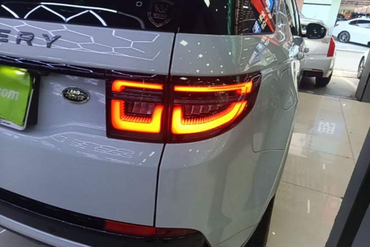 Used Land Rover Discovery Sport 2020 249 PS R-Dynamic Performance Edition Exterior 3
