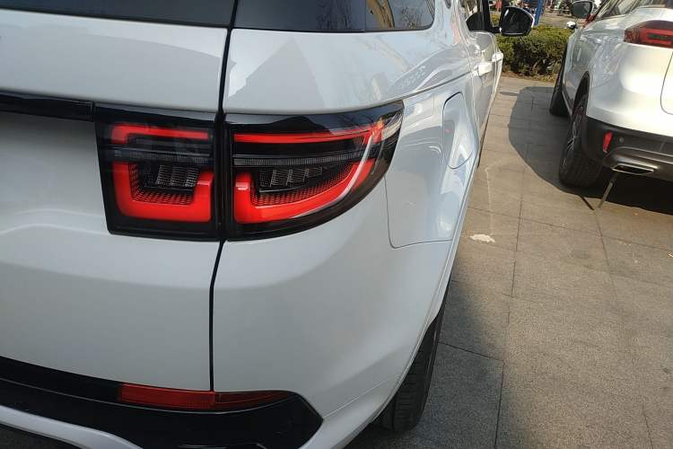 Used Land Rover Discovery Sport 2020 249 PS R-Dynamic Performance Edition Exterior 3
