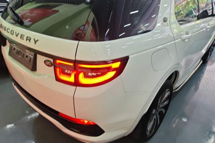 Used Land Rover Discovery Sport 2020 249 PS R-Dynamic Performance Edition Exterior 3