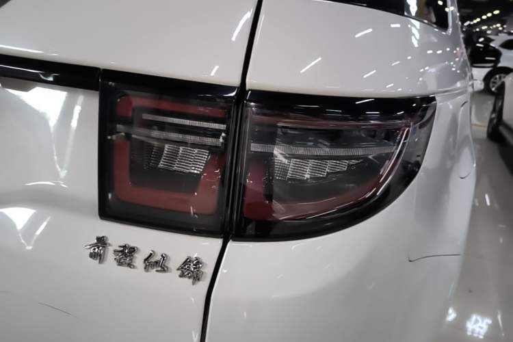 Used Land Rover Discovery Sport 2020 249 PS R-Dynamic Performance Edition Exterior 3