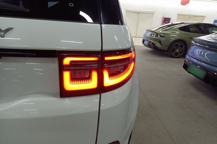 Used Land Rover Discovery Sport 2020 249 PS R-Dynamic Performance Edition Exterior 3