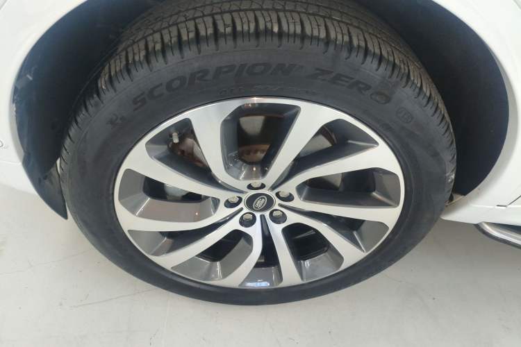 Used Land Rover Discovery Sport 2020 249 PS R-Dynamic Performance Tech Edition 7 Seats Exterior 4