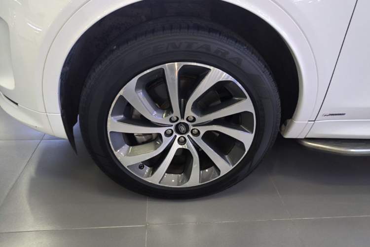Used Land Rover Discovery Sport 2020 249 PS R-Dynamic Performance Edition Exterior 4
