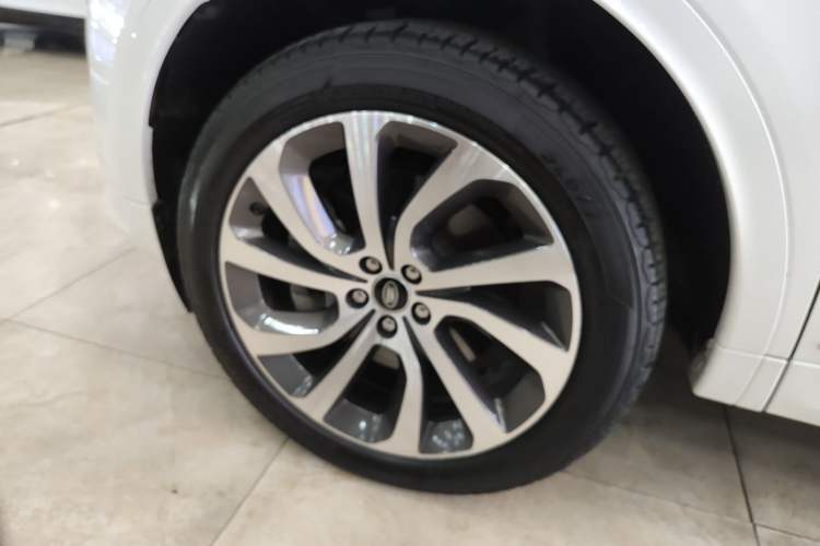 Used Land Rover Discovery Sport 2020 249 PS R-Dynamic Performance Edition Exterior 4