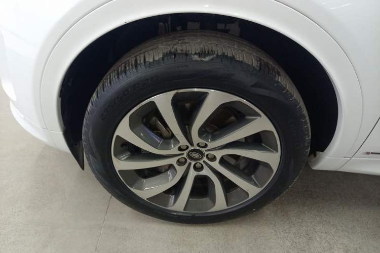 Used Land Rover Discovery Sport 2020 249 PS R-Dynamic Performance Edition Exterior 4