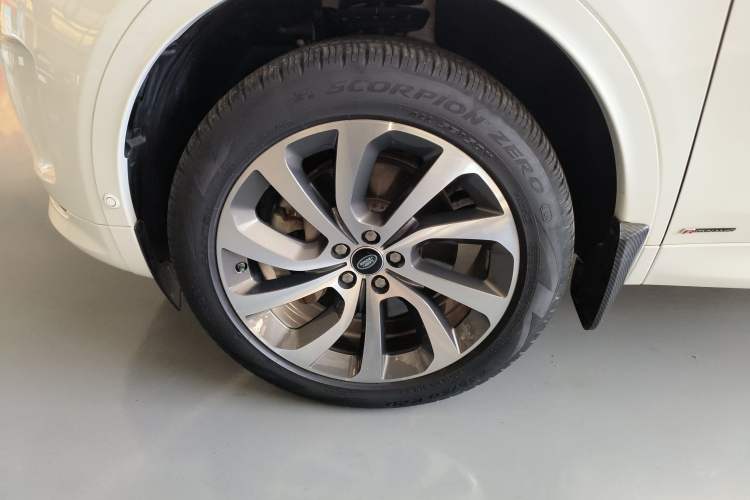 Used Land Rover Discovery Sport 2020 249 PS R-Dynamic Performance Tech Edition 7 Seats Exterior 4