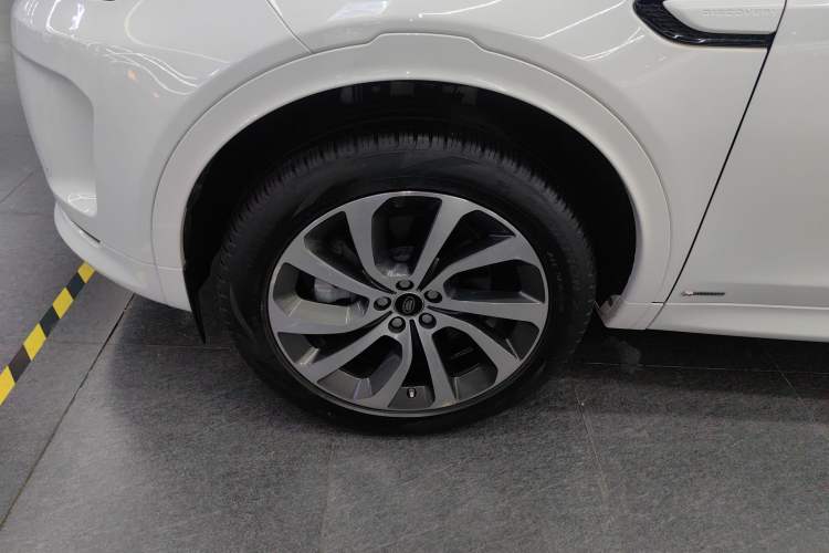 Used Land Rover Discovery Sport 2020 249 PS R-Dynamic Performance Edition Exterior 4