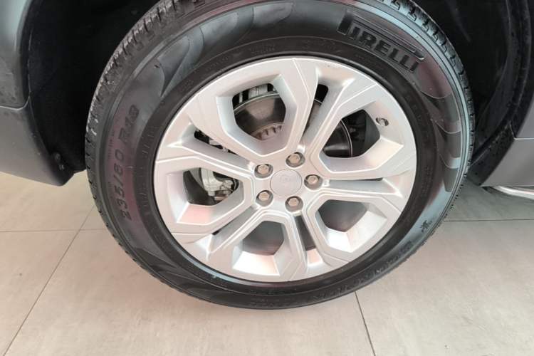 Used Land Rover Discovery Sport 2020 200 PS Family Edition Exterior 5