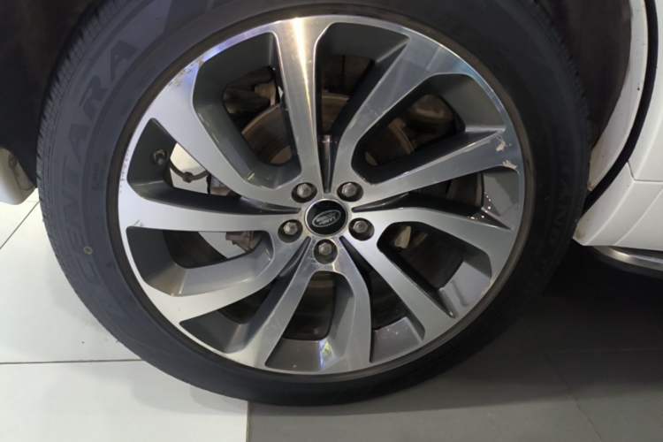 Used Land Rover Discovery Sport 2020 249 PS R-Dynamic Performance Edition Exterior 5