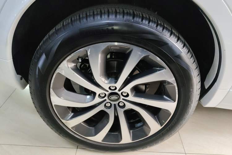 Used Land Rover Discovery Sport 2020 249 PS R-Dynamic Performance Edition Exterior 5
