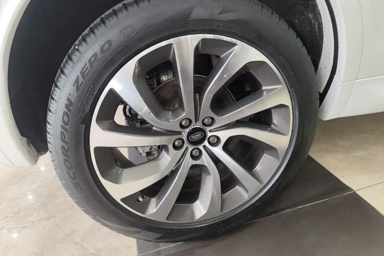 Used Land Rover Discovery Sport 2020 249 PS R-Dynamic Performance Edition Exterior 5
