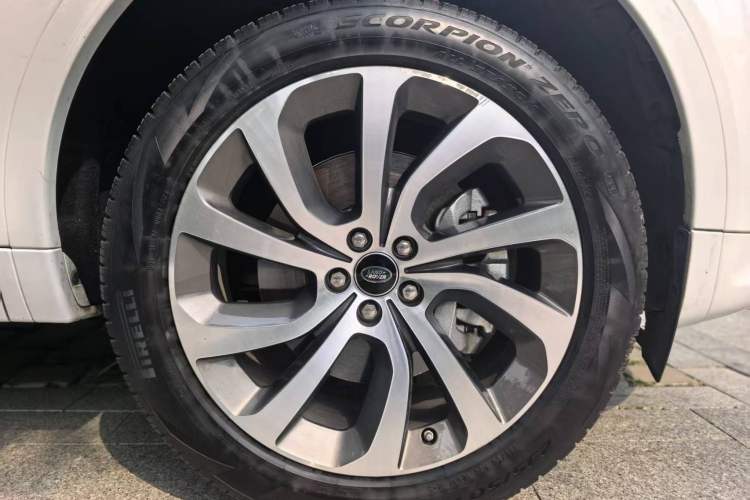 Used Land Rover Discovery Sport 2020 249 PS R-Dynamic Performance Edition Exterior 5