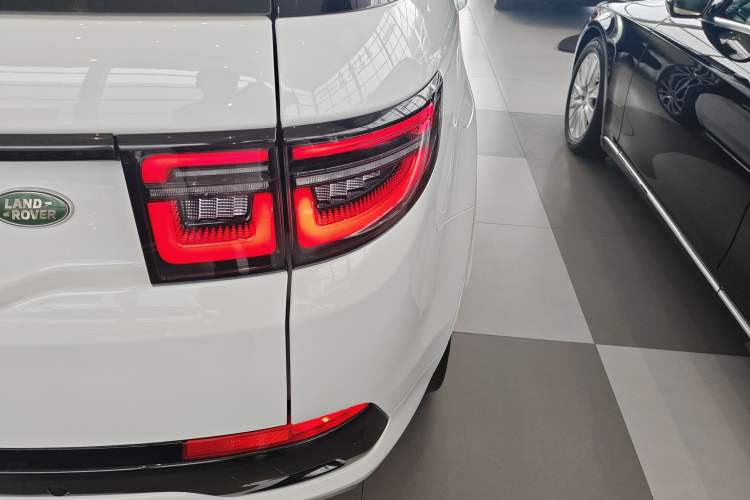 Used Land Rover Discovery Sport 2020 249 PS R-Dynamic Performance Tech Edition 7 Seats Exterior 6