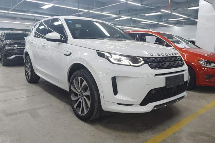 Used Land Rover Discovery Sport 2020 249 PS R-Dynamic Performance Tech Edition 7 Seats Front Right 45 Deg