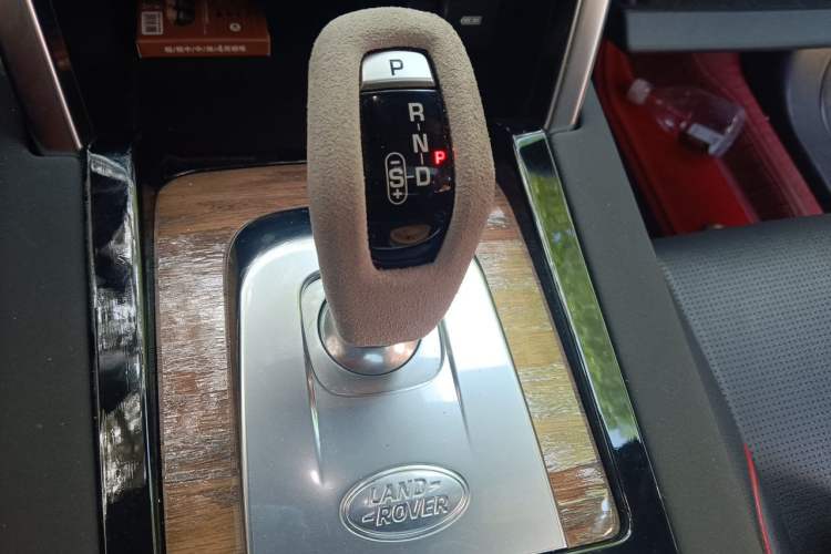 Used Land Rover Discovery Sport 2020 249 PS R-Dynamic Performance Edition Gear Lever