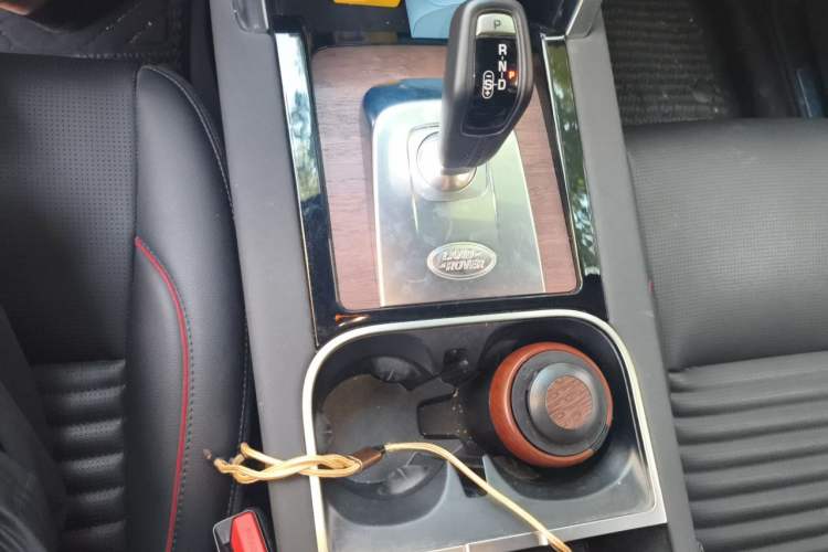 Used Land Rover Discovery Sport 2020 249 PS R-Dynamic Performance Edition Gear Lever