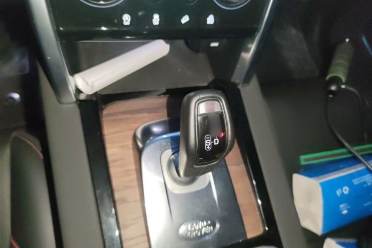 Used Land Rover Discovery Sport 2020 249 PS R-Dynamic Performance Edition Gear Lever