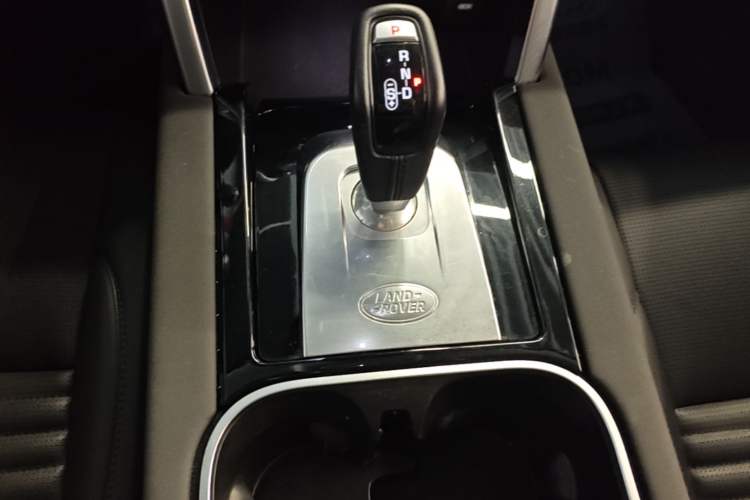 Used Land Rover Discovery Sport 2020 200 PS Family Edition Gear Lever