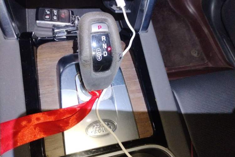 Used Land Rover Discovery Sport 2020 249 PS R-Dynamic Performance Edition Gear Lever