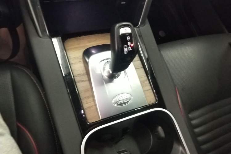 Used Land Rover Discovery Sport 2020 249 PS R-Dynamic Performance Edition Gear Lever