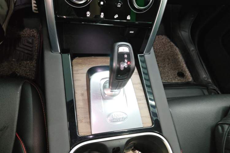 Used Land Rover Discovery Sport 2020 249 PS R-Dynamic Performance Edition Gear Lever