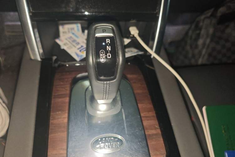 Used Land Rover Discovery Sport 2020 249 PS R-Dynamic Performance Edition Gear Lever