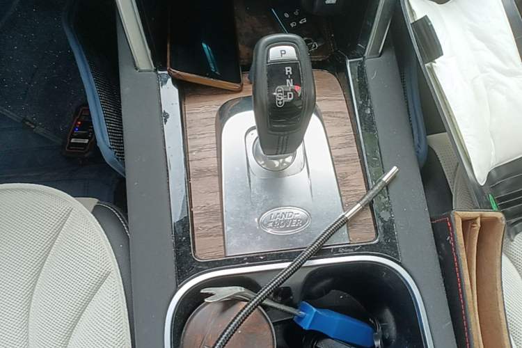 Used Land Rover Discovery Sport 2020 249 PS R-Dynamic Performance Edition Gear Lever