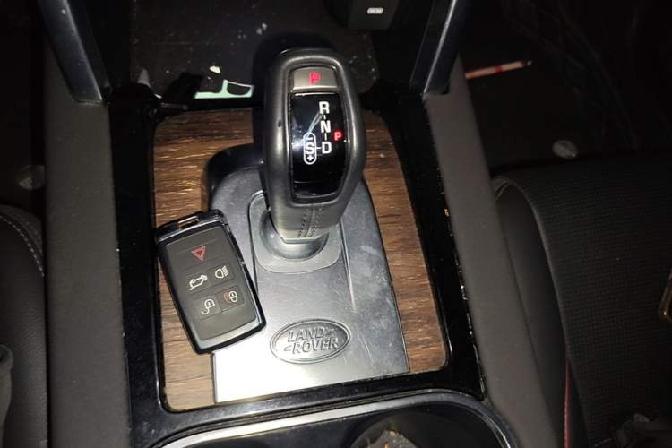 Used Land Rover Discovery Sport 2020 249 PS R-Dynamic Performance Edition Gear Lever