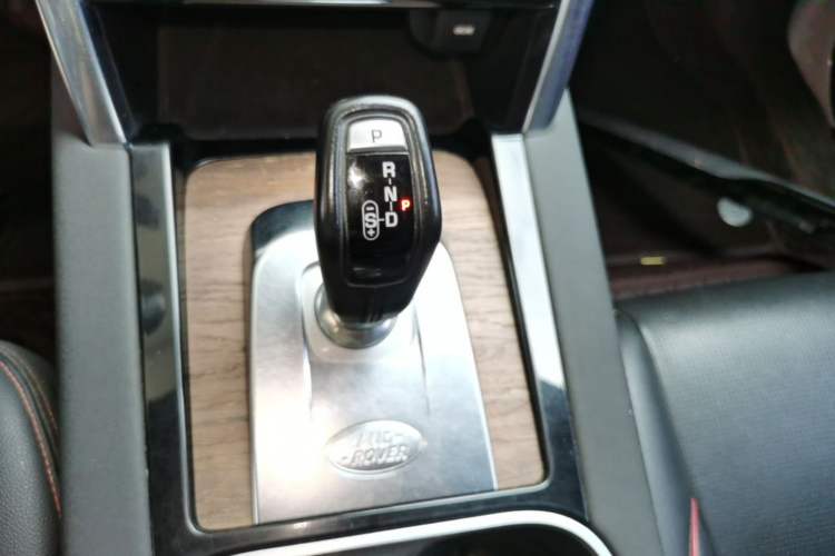 Used Land Rover Discovery Sport 2020 249 PS R-Dynamic Performance Edition Gear Lever