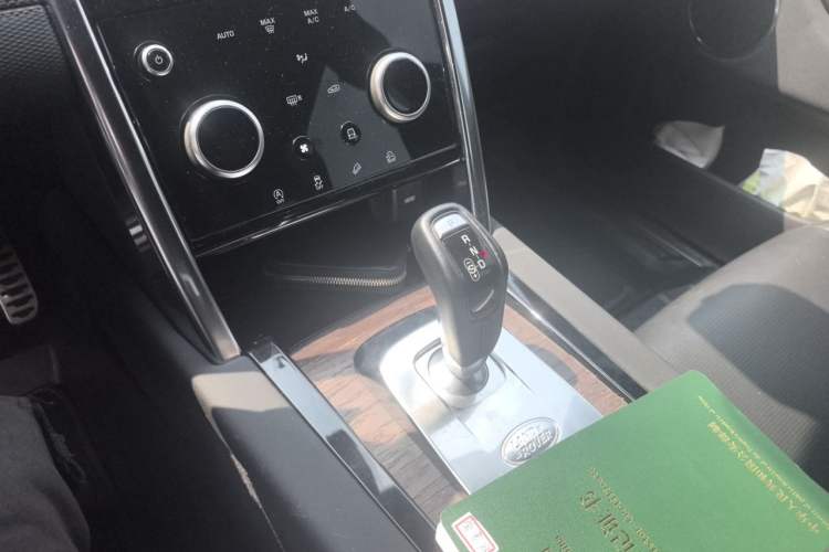 Used Land Rover Discovery Sport 2020 249 PS R-Dynamic Performance Edition Gear Lever